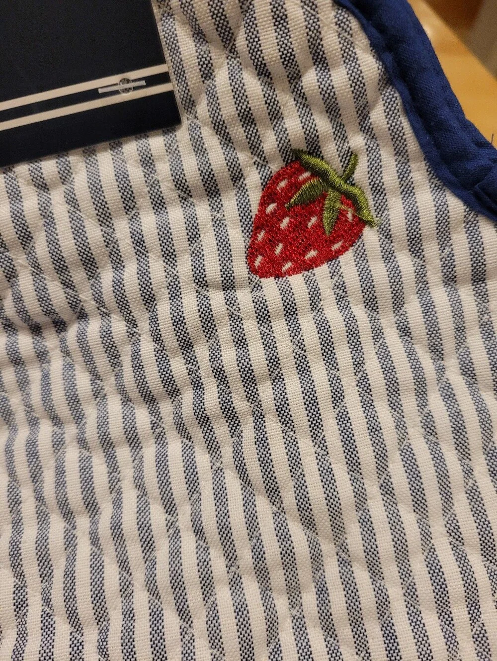 Nautica Seersucker Strawberry Placemat in Blue, White & Red